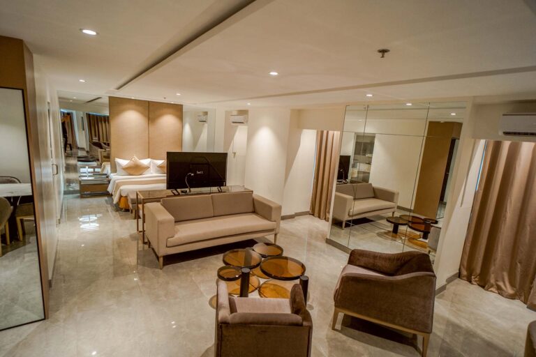 Compare Suite Hotel Amenities: The 2026 Guide to Functional Fidelity